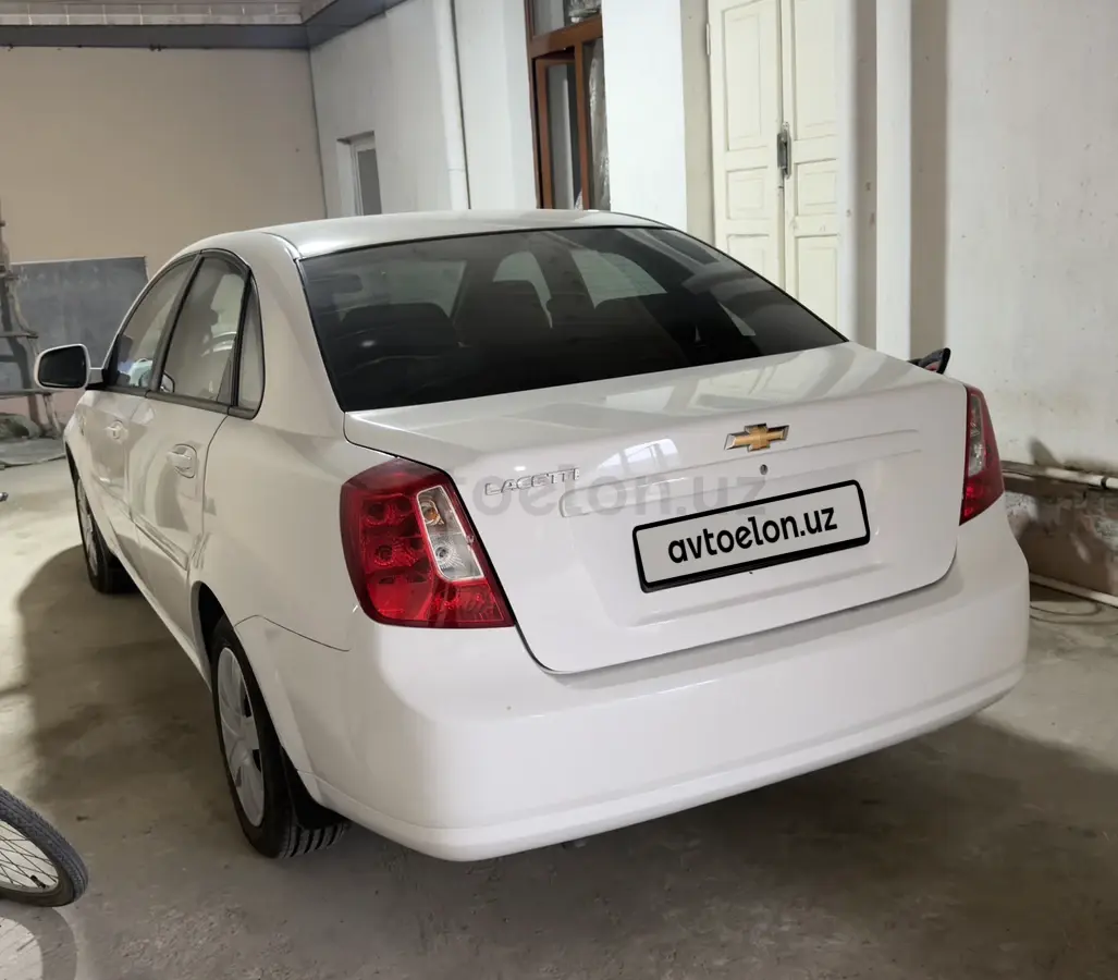 Chevrolet Gentra,  1 позиция Газ-бензин