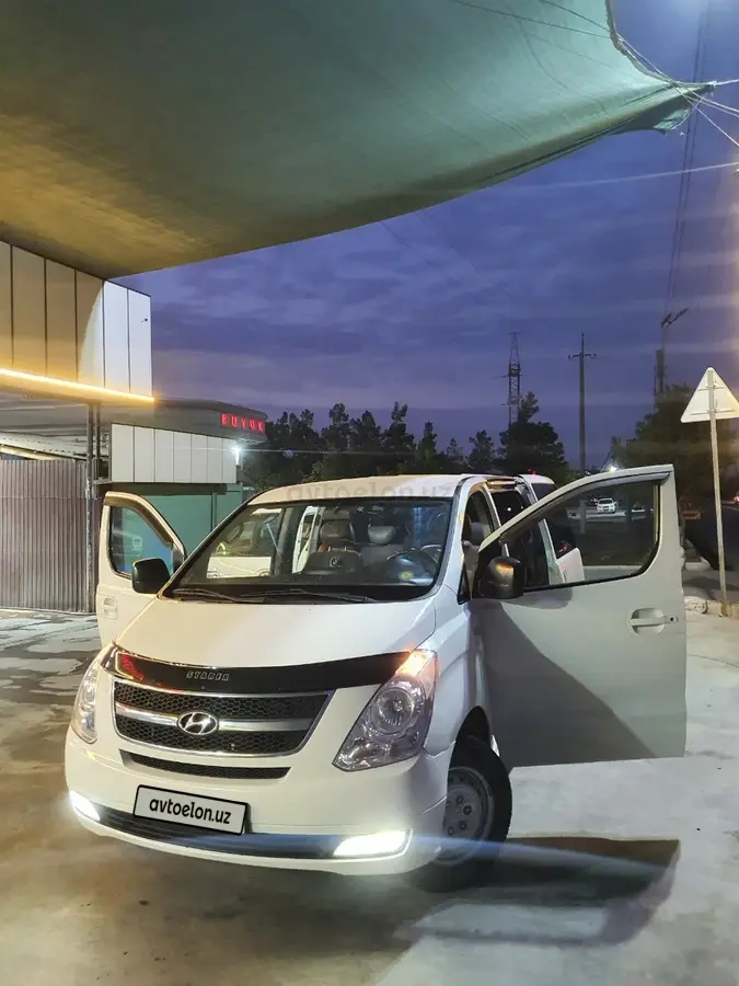 Hyundai Starex