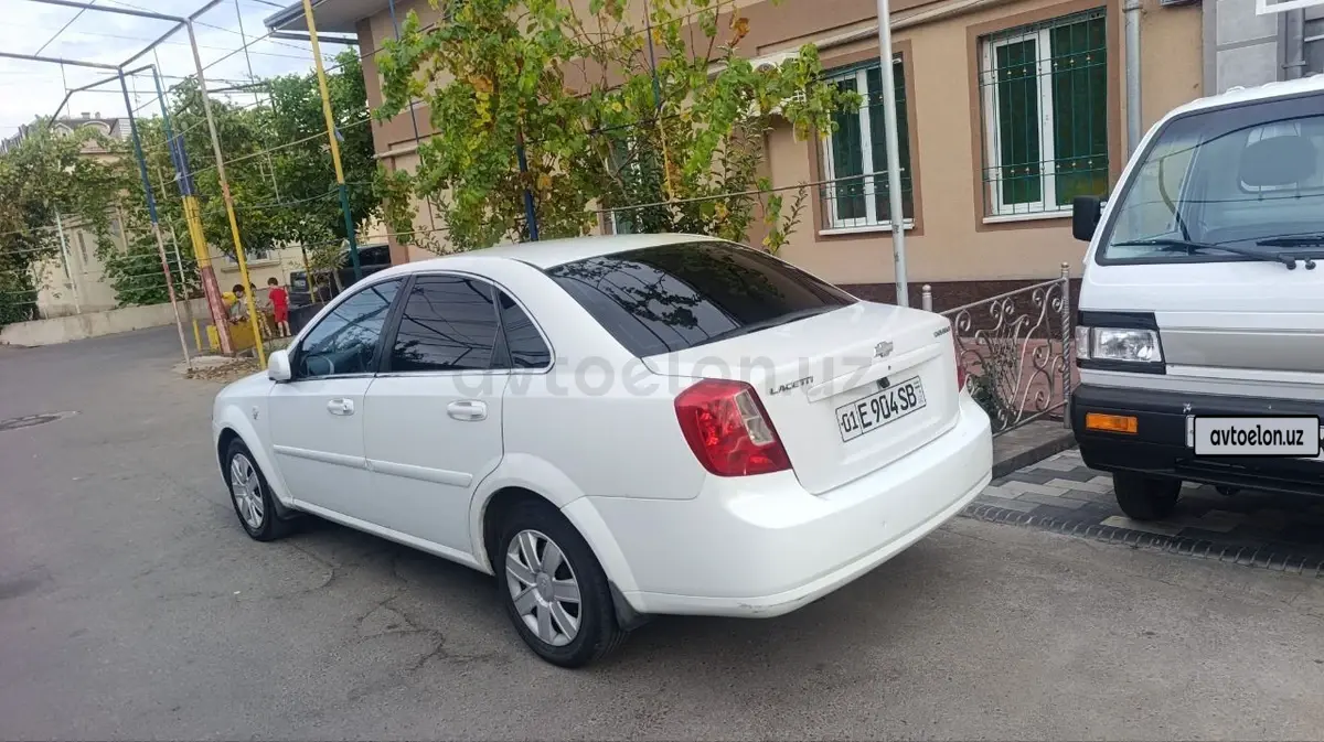 Chevrolet Lacetti,  1 позиция Газ-бензин