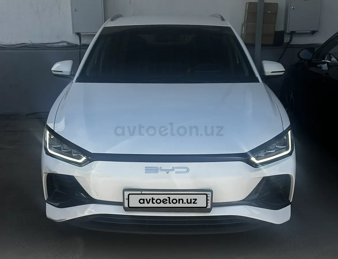 BYD e2