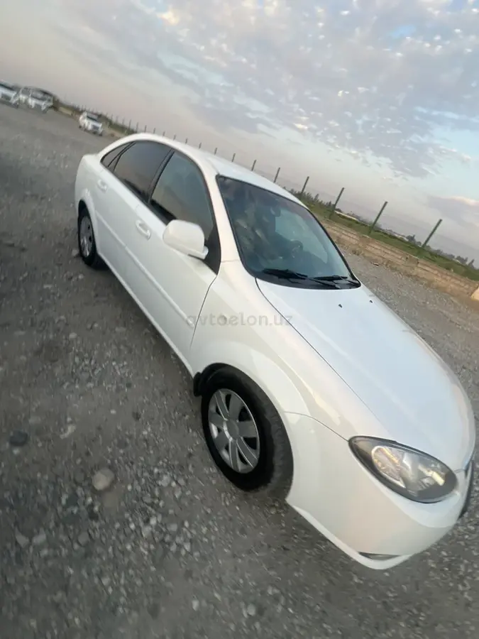 Chevrolet Gentra,  2 позиция