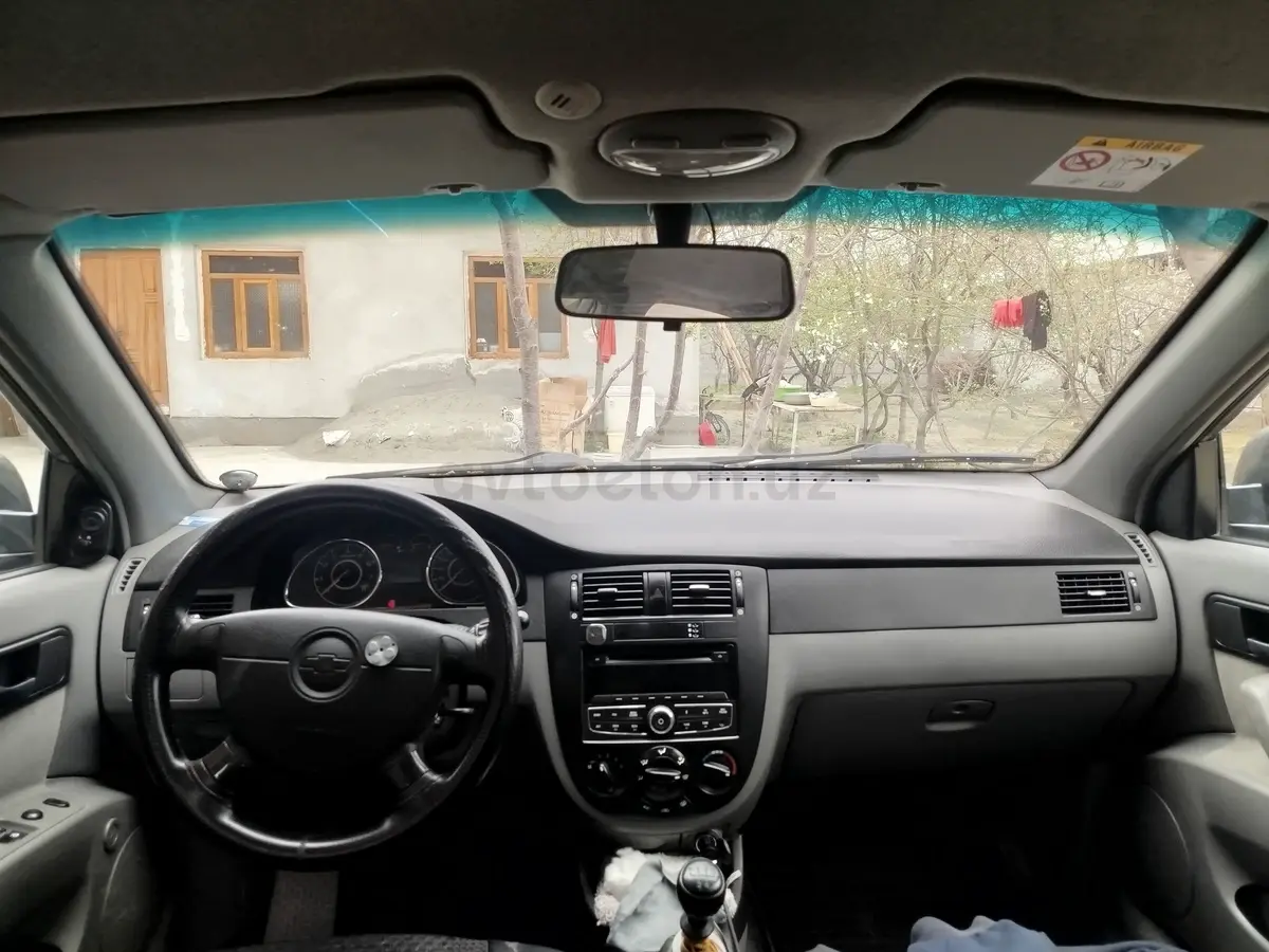 Chevrolet Gentra,  1 позиция Газ-бензин