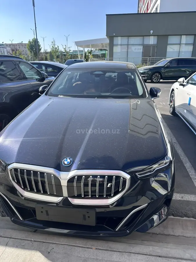 BMW i5