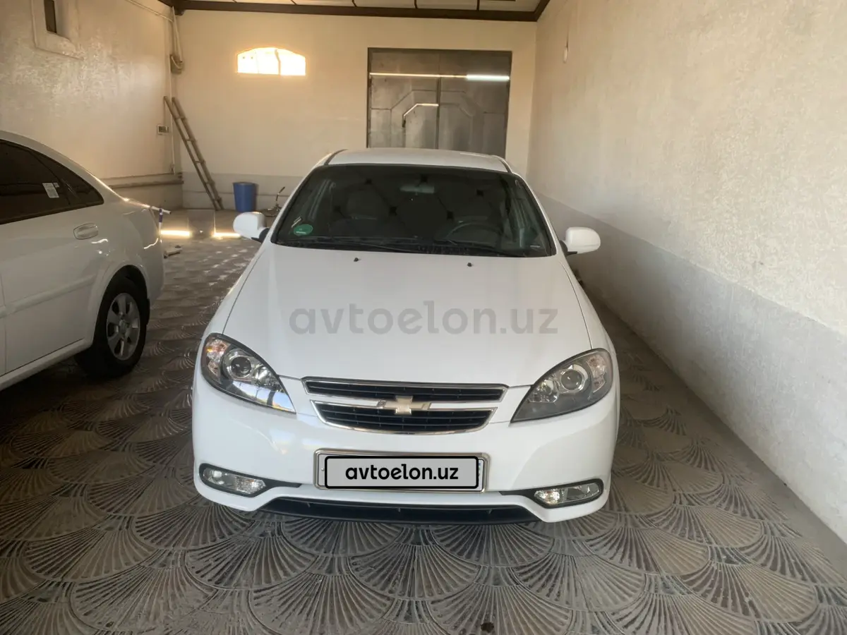 Chevrolet Gentra,  1 позиция Газ-бензин