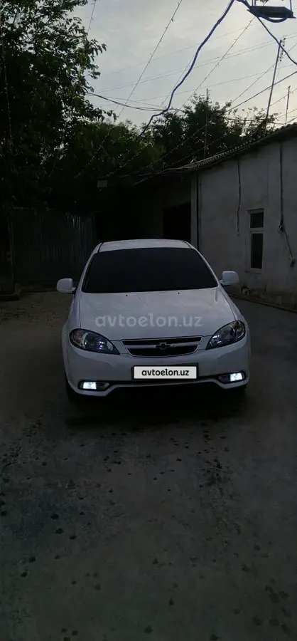 Chevrolet Gentra,  1 позиция Газ-бензин