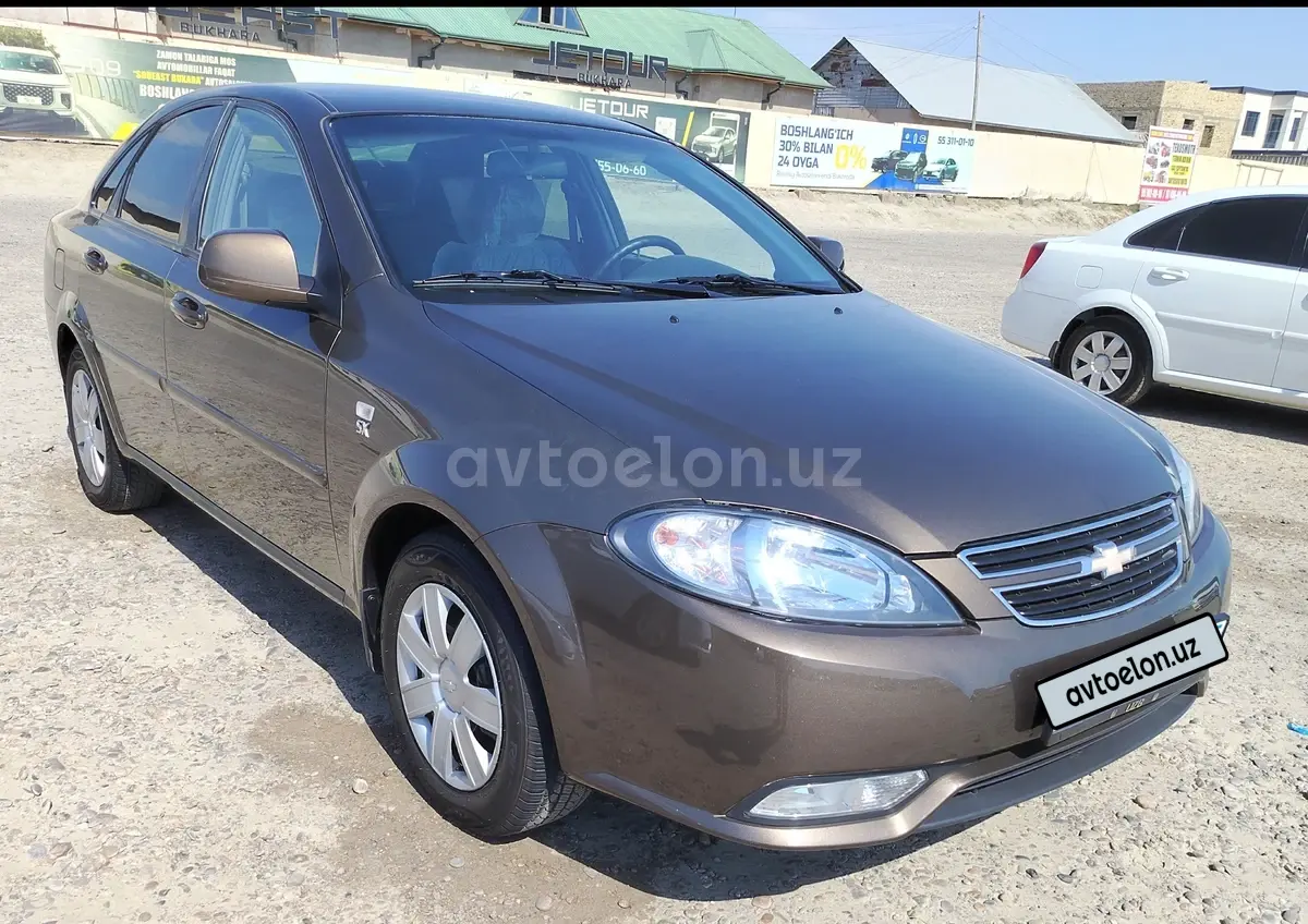 Chevrolet Gentra,  1 позиция Газ-бензин
