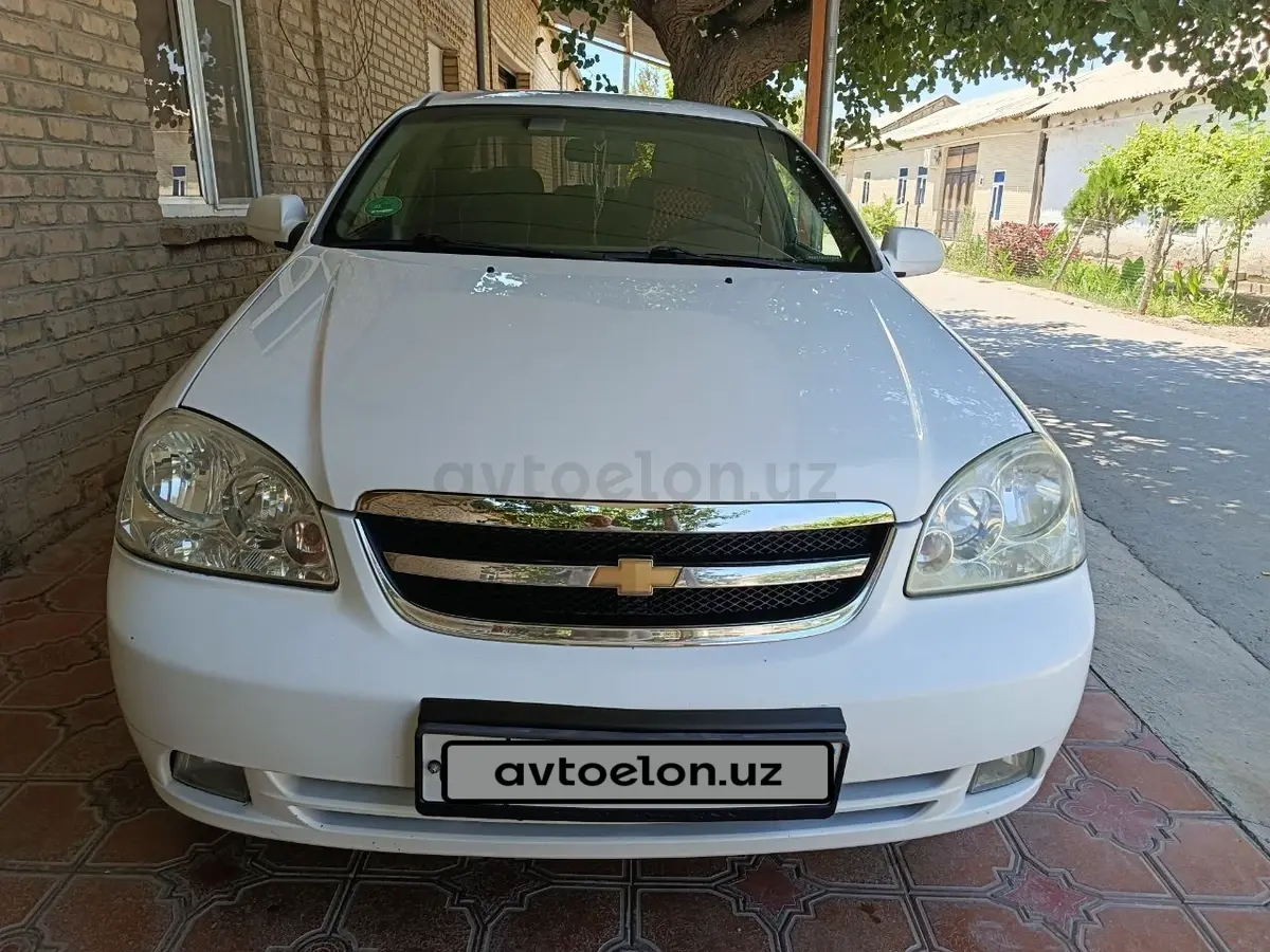 Chevrolet Lacetti,  1 позиция Газ-бензин