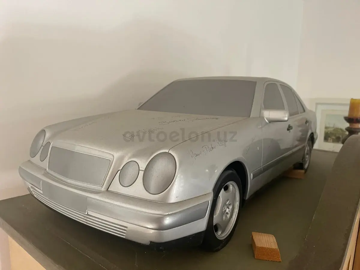 Mercedes-Benz E 200