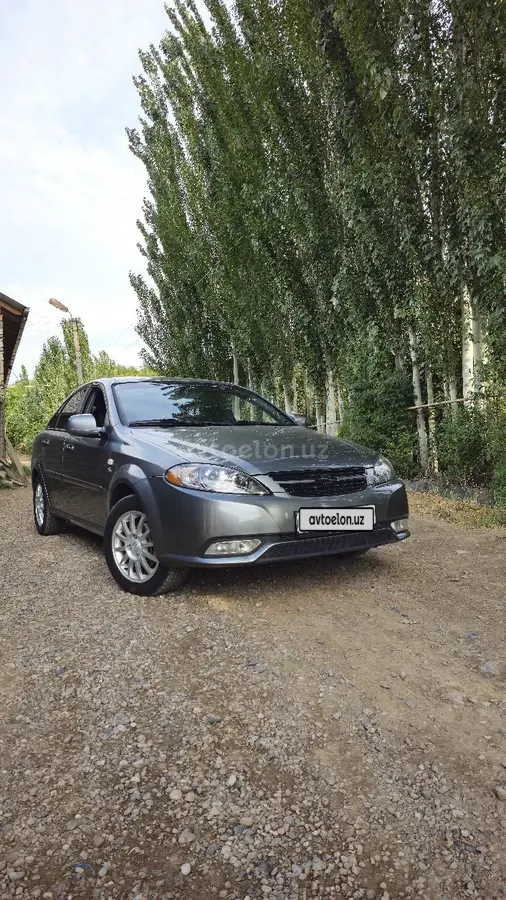 Chevrolet Gentra,  1 позиция Газ-бензин