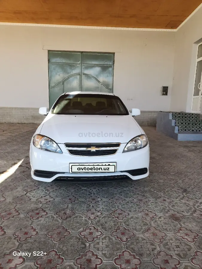 Chevrolet Gentra,  1 позиция Газ-бензин