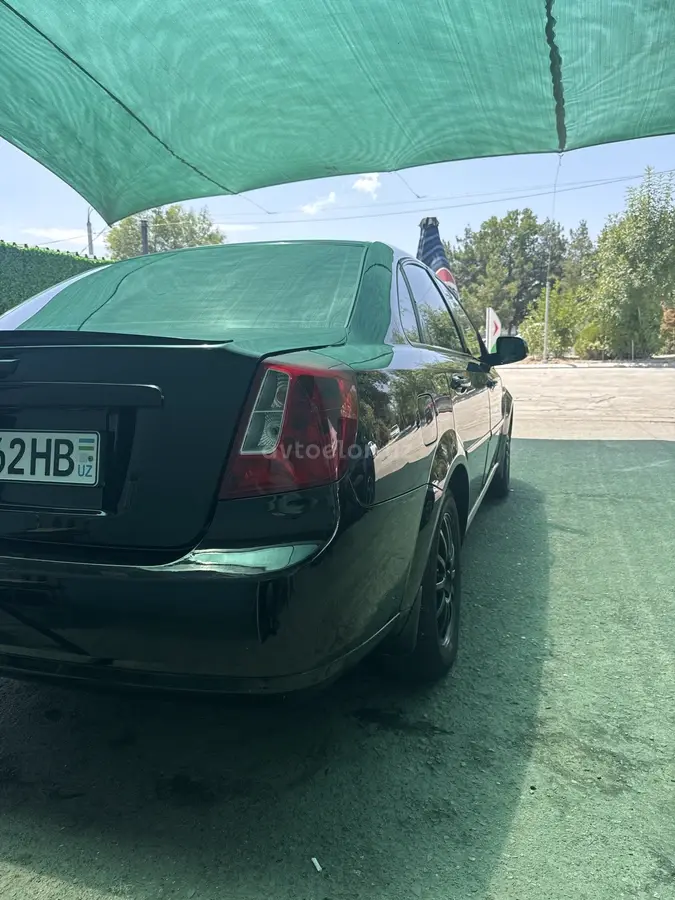 Chevrolet Gentra,  1 позиция Газ-бензин