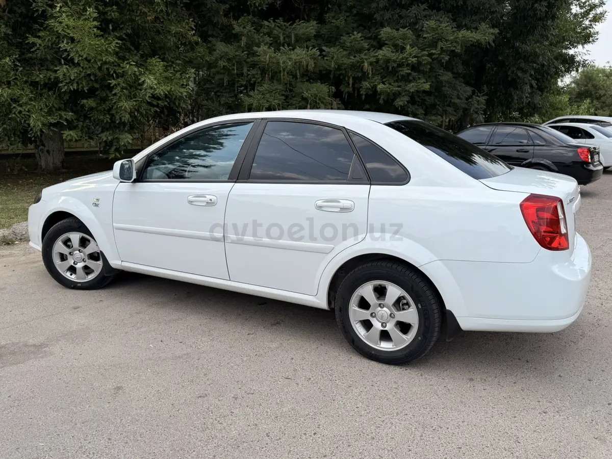 Chevrolet Gentra,  3 позиция