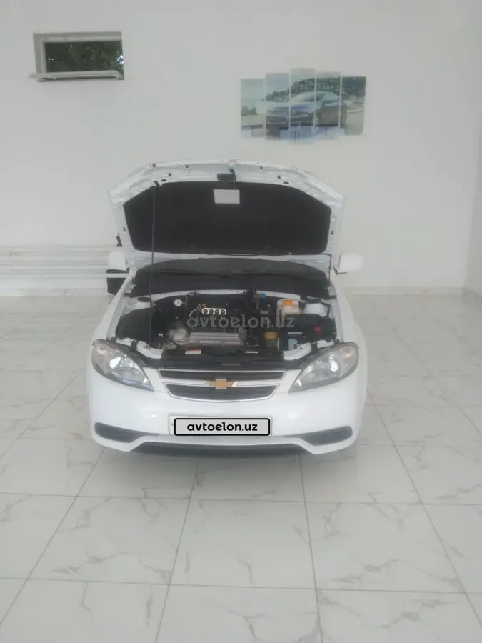 Chevrolet Gentra,  1 позиция Газ-бензин