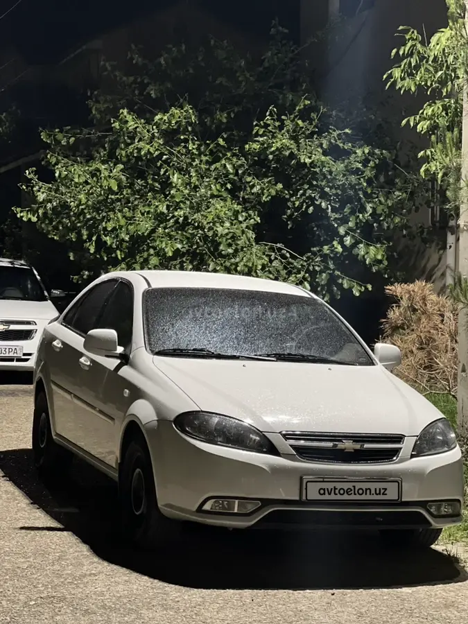 Chevrolet Gentra,  1 позиция Газ-бензин