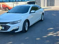 Белый Chevrolet Malibu 2 2018 года, в Шахрисабз за 18 500 y.e. id7438176