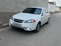 Белый Chevrolet Gentra, 1 позиция Газ-бензин 2015 года, КПП Механика, в Наманган за 6 700 y.e. id7162604