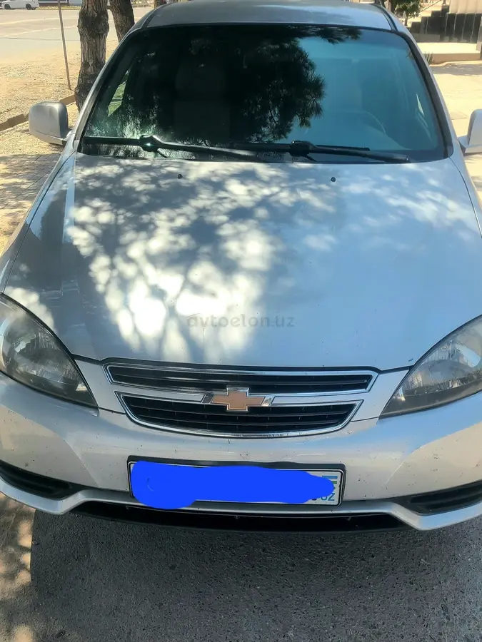 Chevrolet Gentra,  1 позиция Газ-бензин