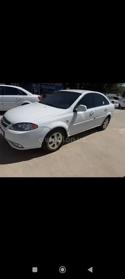Chevrolet Gentra,  1 позиция Газ-бензин