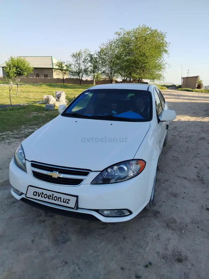 Chevrolet Gentra,  1 позиция Газ-бензин