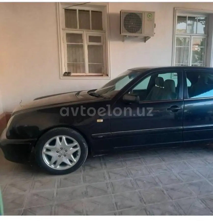 Mercedes-Benz E 240