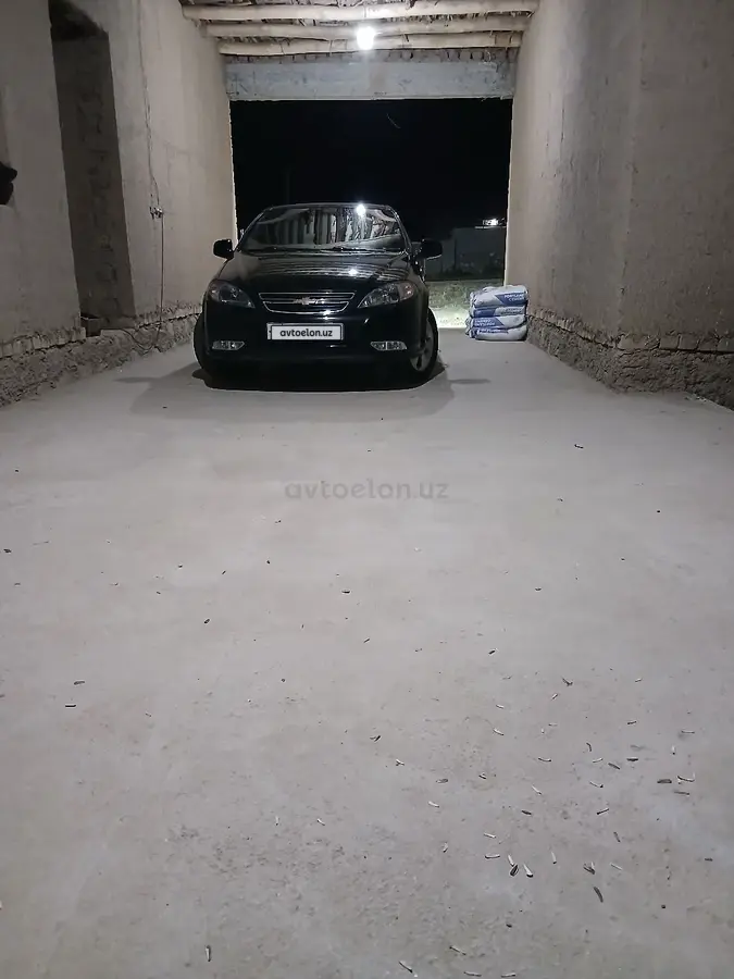 Chevrolet Lacetti,  1 позиция Газ-бензин