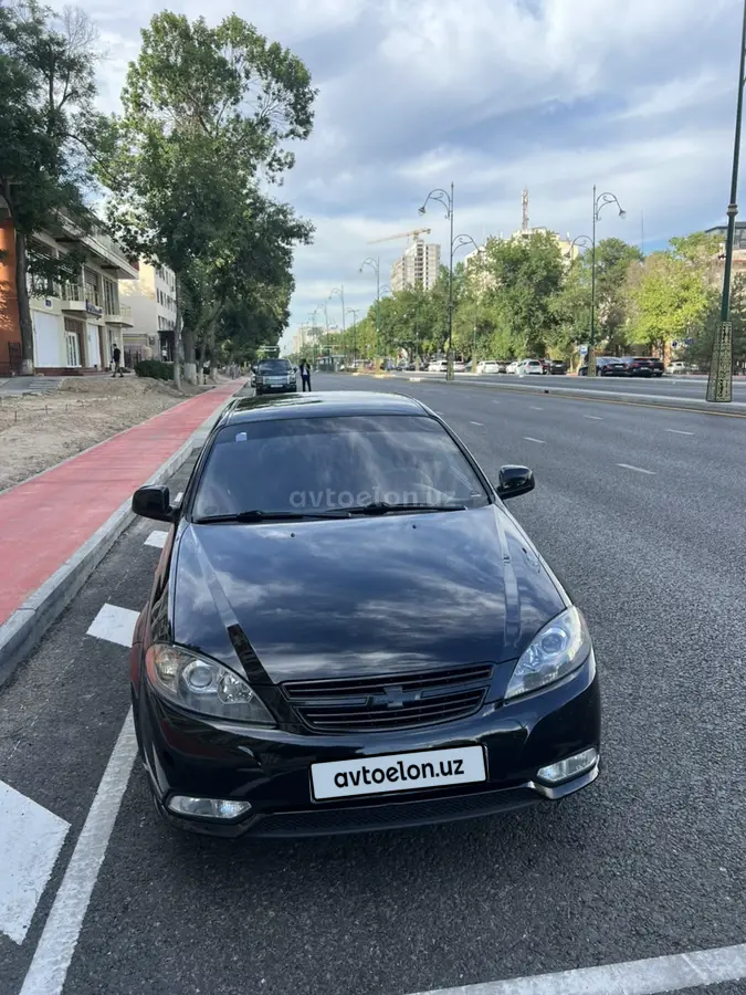 Chevrolet Gentra,  1 позиция Газ-бензин