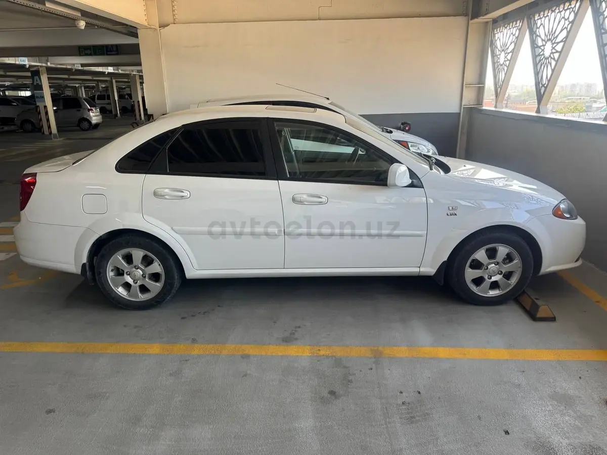 Chevrolet Gentra,  3 позиция