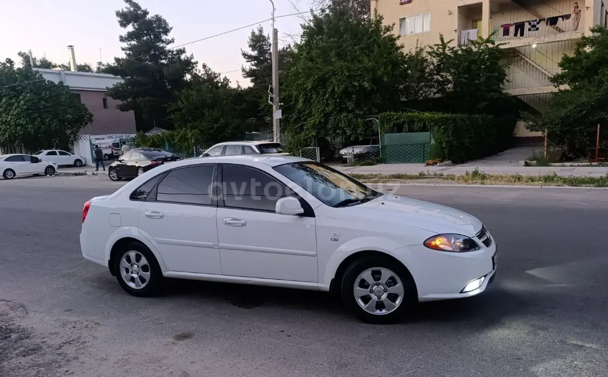 Chevrolet Gentra,  2 позиция