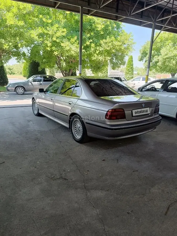 BMW 523