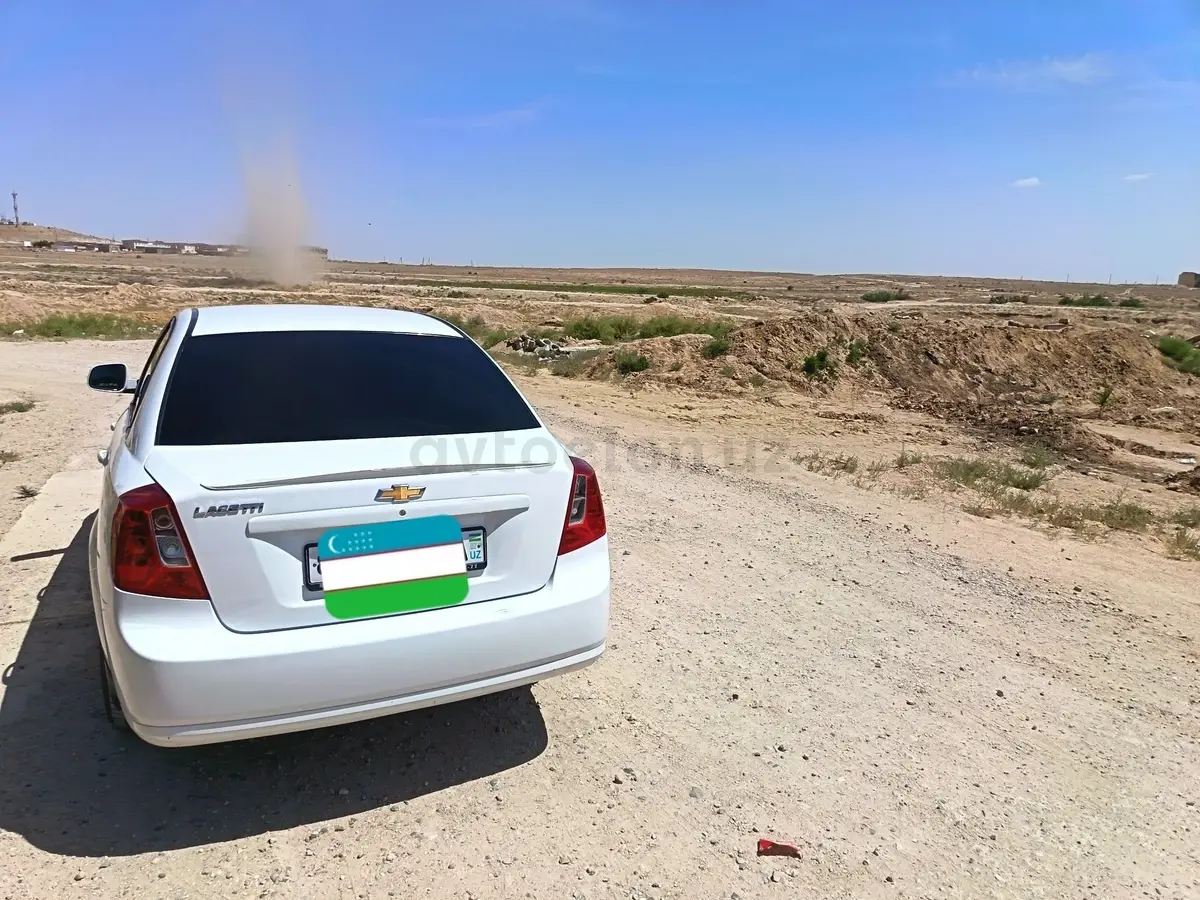 Chevrolet Gentra,  1 позиция Газ-бензин