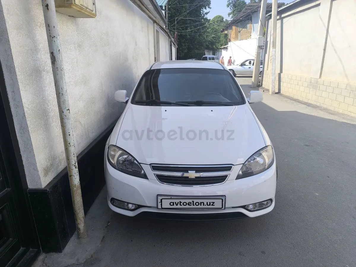 Chevrolet Gentra,  1 позиция Газ-бензин