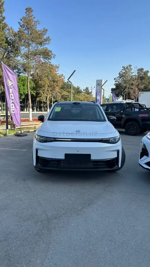 Leapmotor C16