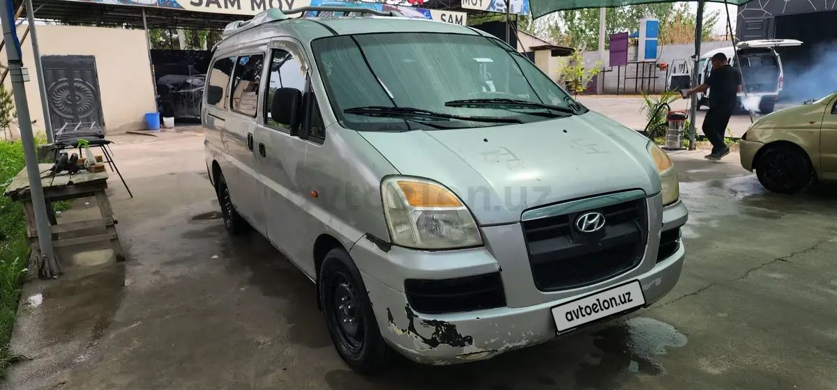 Hyundai Starex