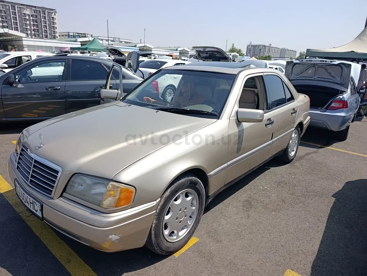 Mercedes-Benz E 230