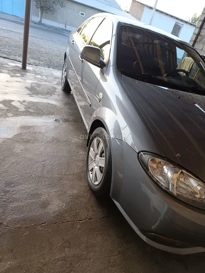 Chevrolet Gentra,  1 позиция Газ-бензин