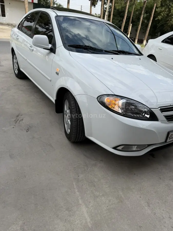 Chevrolet Gentra,  3 позиция