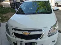Белый Chevrolet Cobalt, 4 позиция 2022 года, КПП Автомат, в Ташкент за 10 000 y.e. id7470561