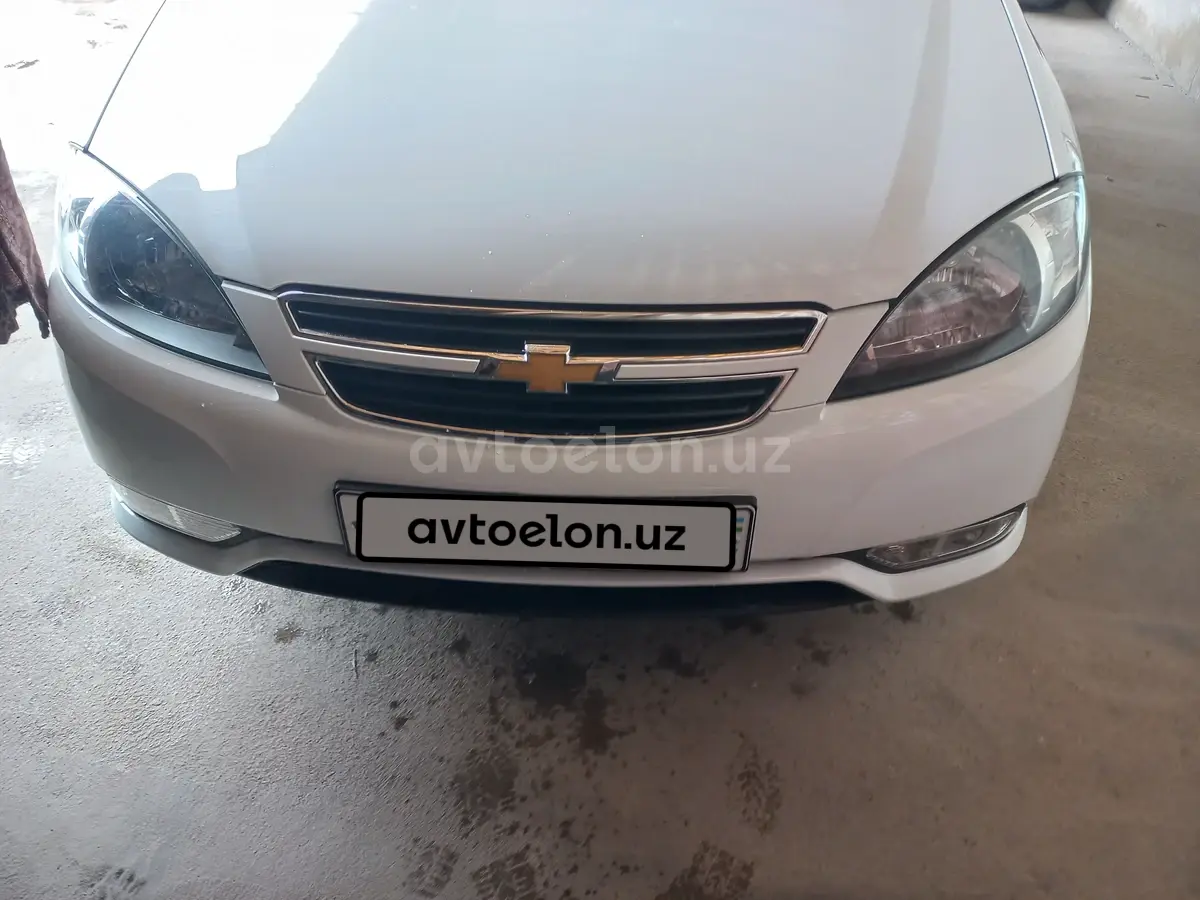 Chevrolet Gentra,  1 позиция Газ-бензин