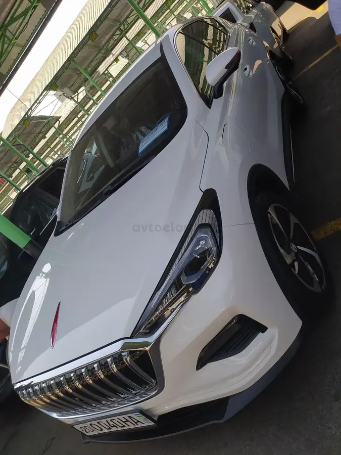 Hongqi E-HS3