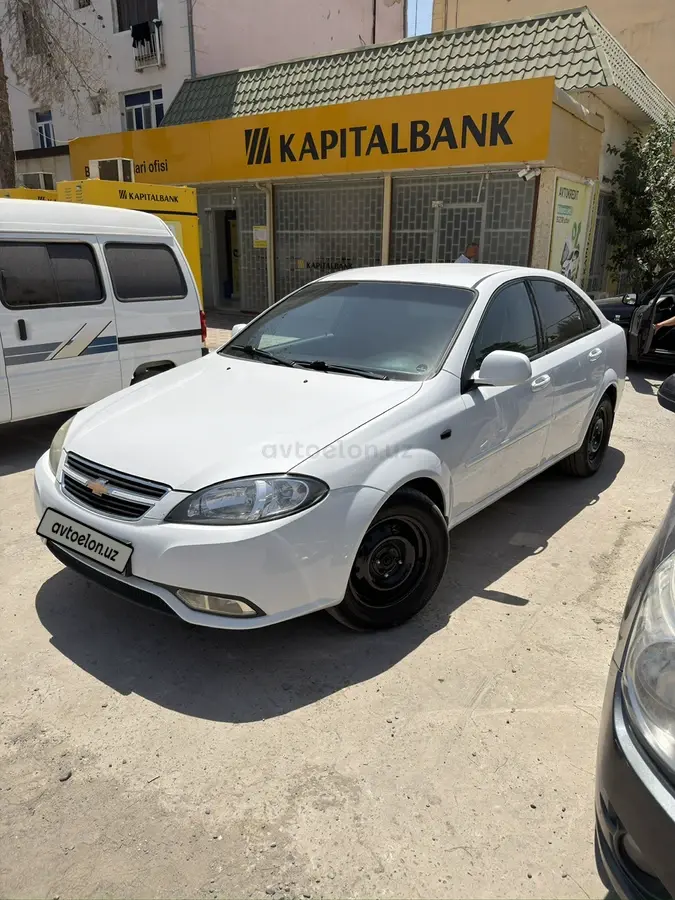 Chevrolet Gentra,  1 позиция Газ-бензин