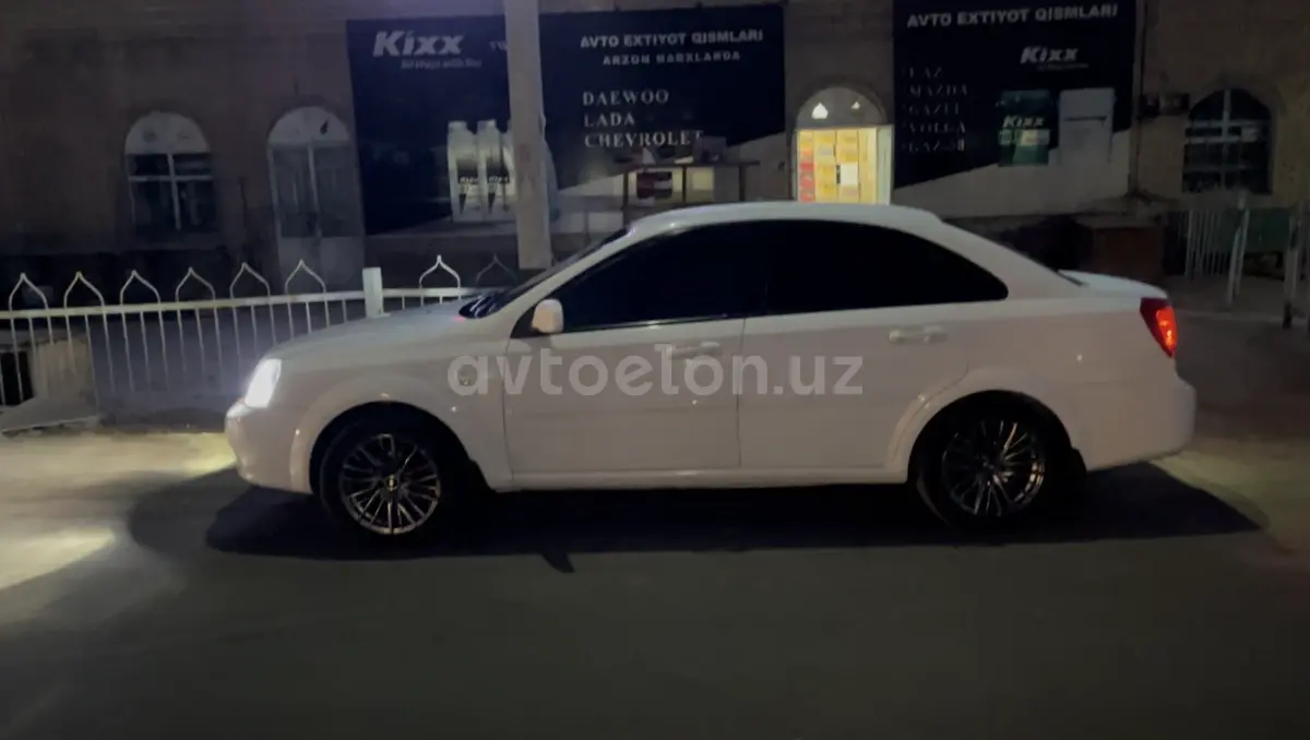 Chevrolet Lacetti,  1 позиция Газ-бензин