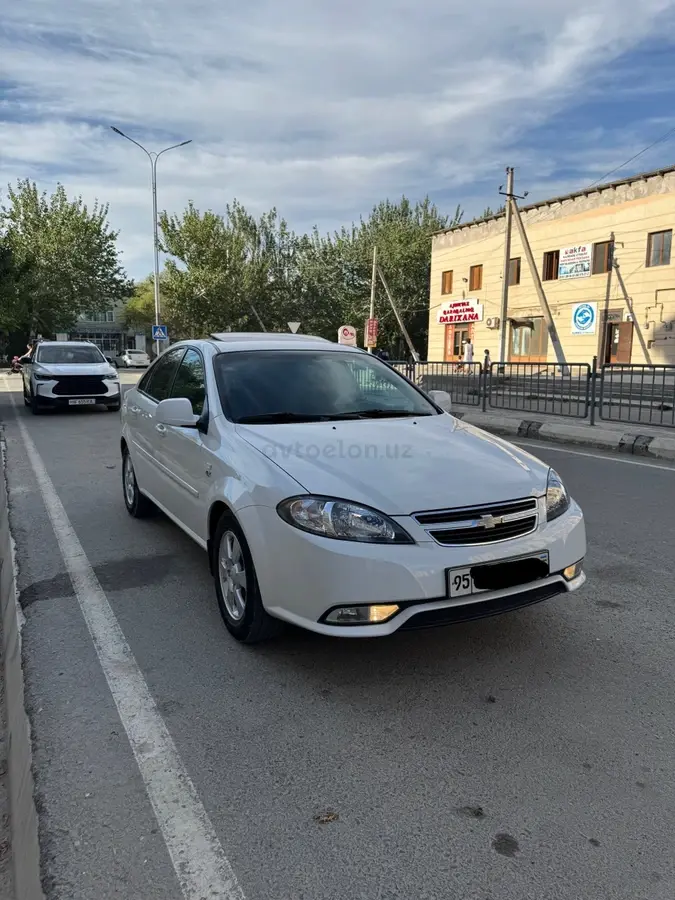 Chevrolet Gentra,  3 позиция