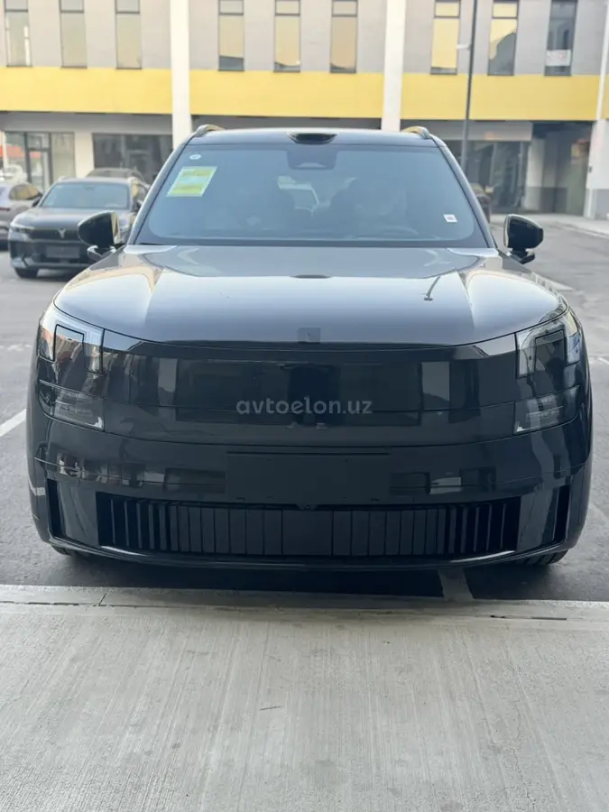 Lynk & Co 900