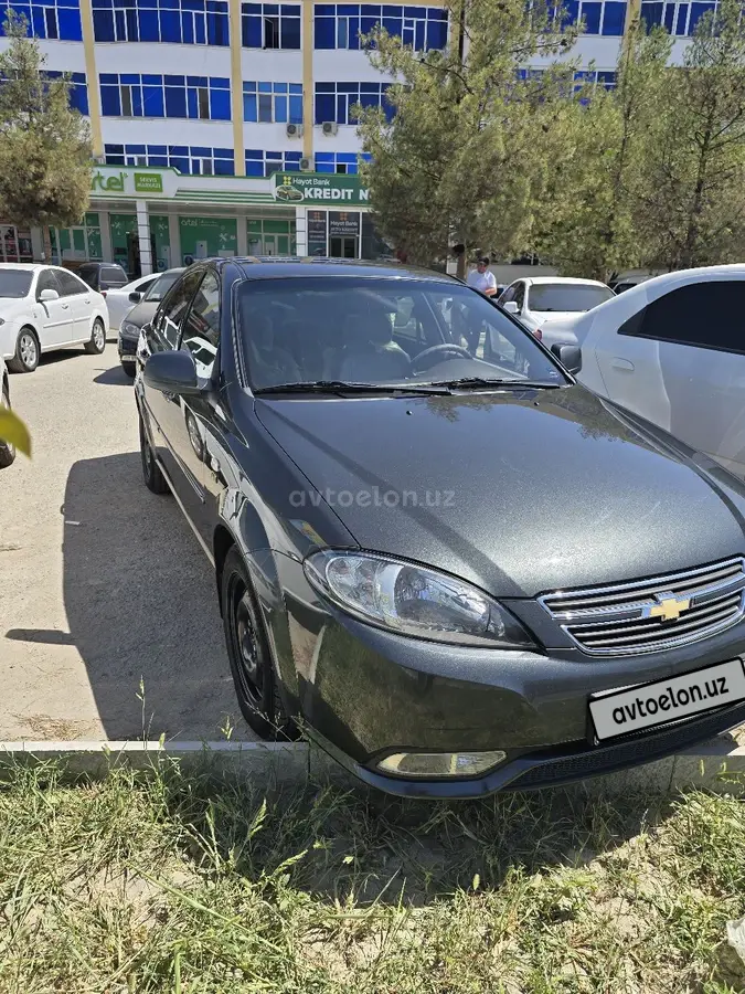 Chevrolet Gentra,  1 позиция Газ-бензин