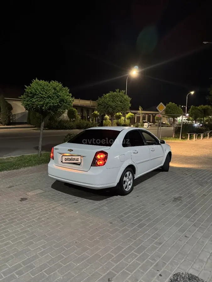 Chevrolet Lacetti,  1 позиция Газ-бензин