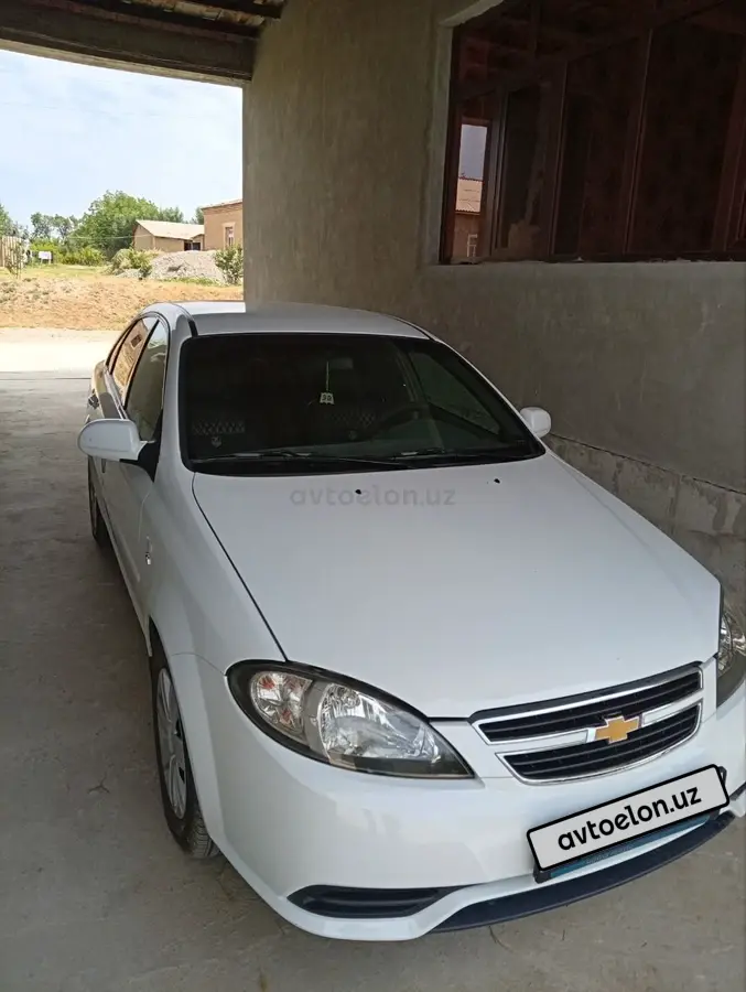 Chevrolet Gentra,  1 позиция Газ-бензин