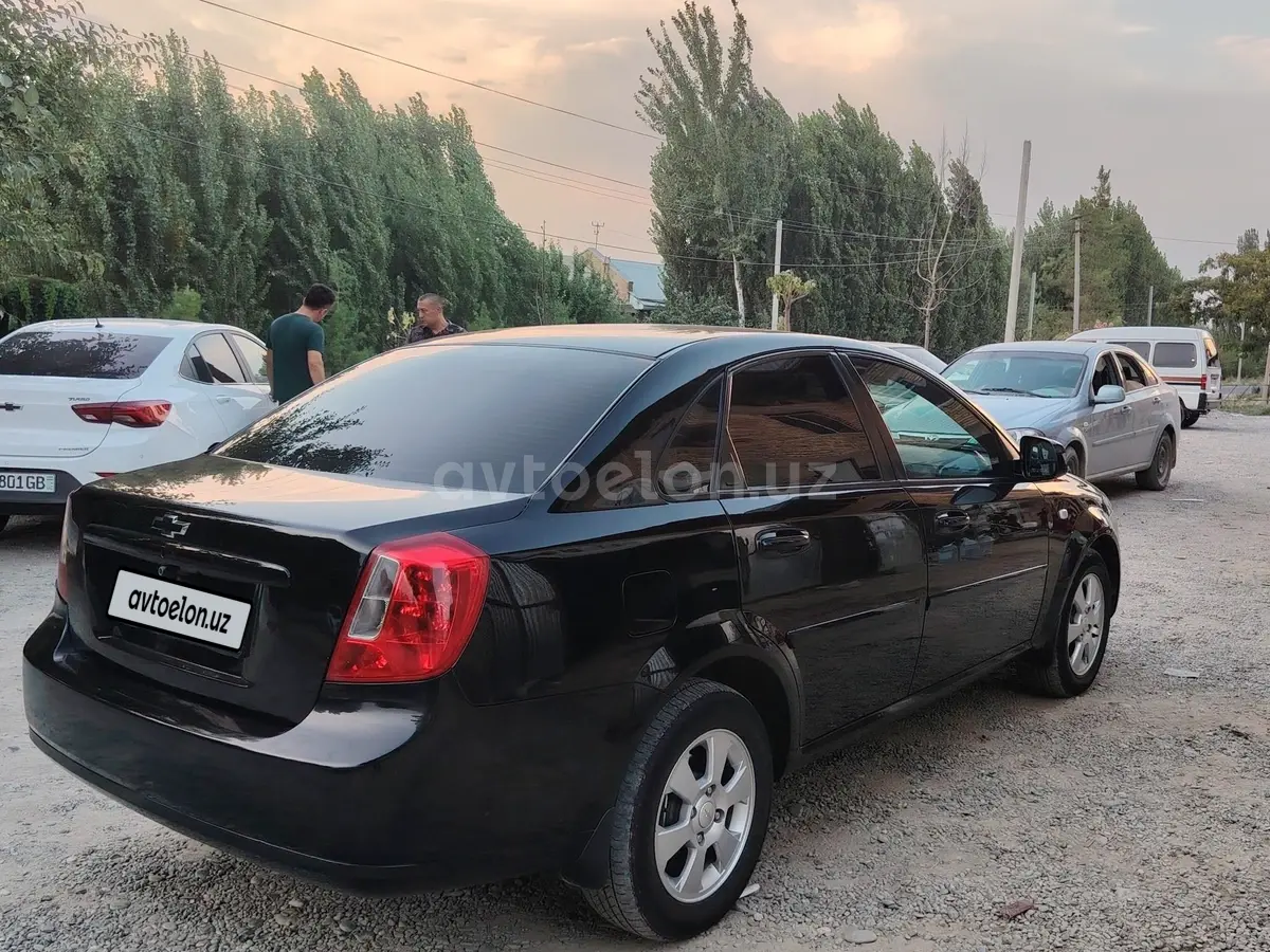 Chevrolet Gentra,  1 позиция Газ-бензин