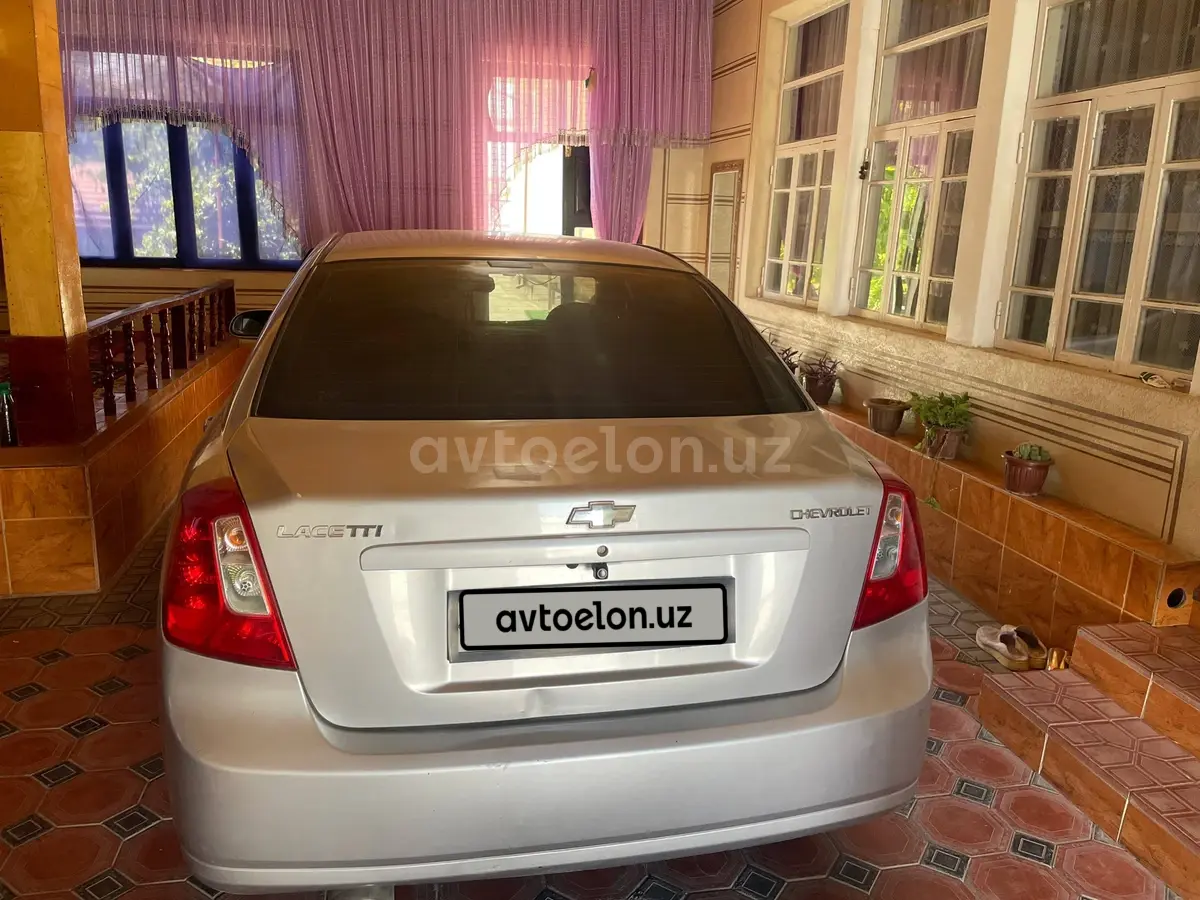 Chevrolet Lacetti,  1 позиция Газ-бензин