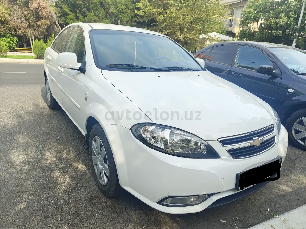 Chevrolet Gentra,  1 позиция Газ-бензин