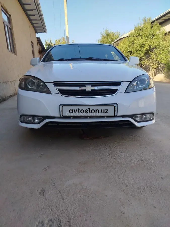 Chevrolet Gentra,  1 позиция Газ-бензин